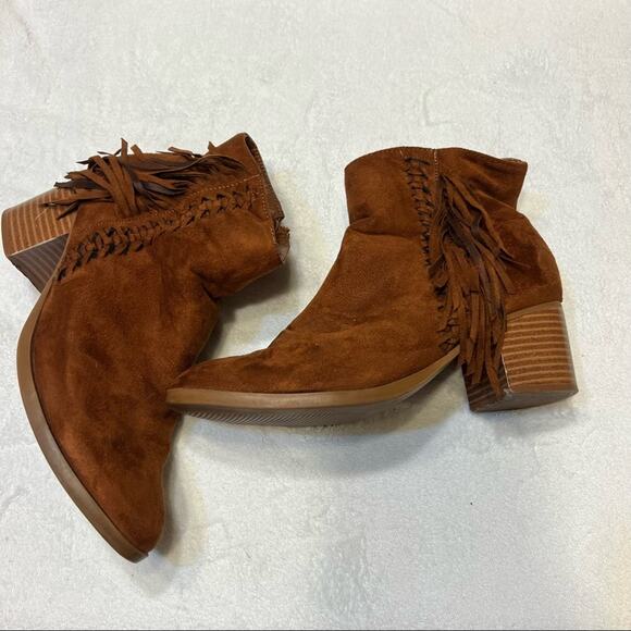 Maurices Faux Suede Cognac Brown Fringe Ankle Boots Size 7.5 - Picture 2 of 12
